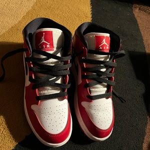 Air Jordan 1s Mid (GS)